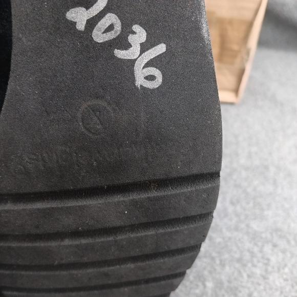 Andre Assous Featherweights Loafer Shoe Size 7 Black 1.5 Heel Faux Suede - Picture 8 of 8